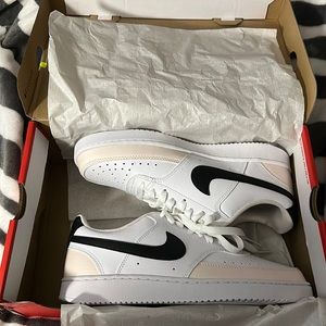 Women’s Nike Shoes Size 9